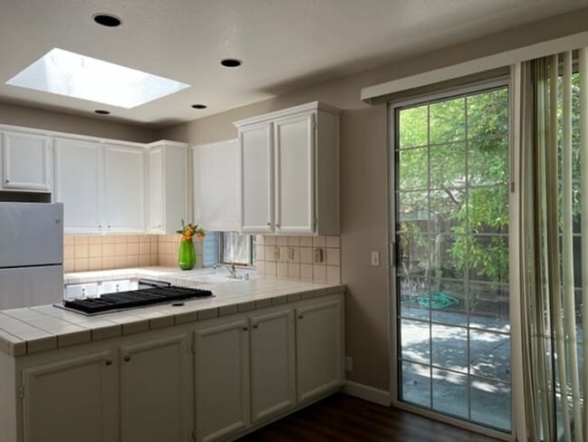 Building Photo - Mountain View Single Family