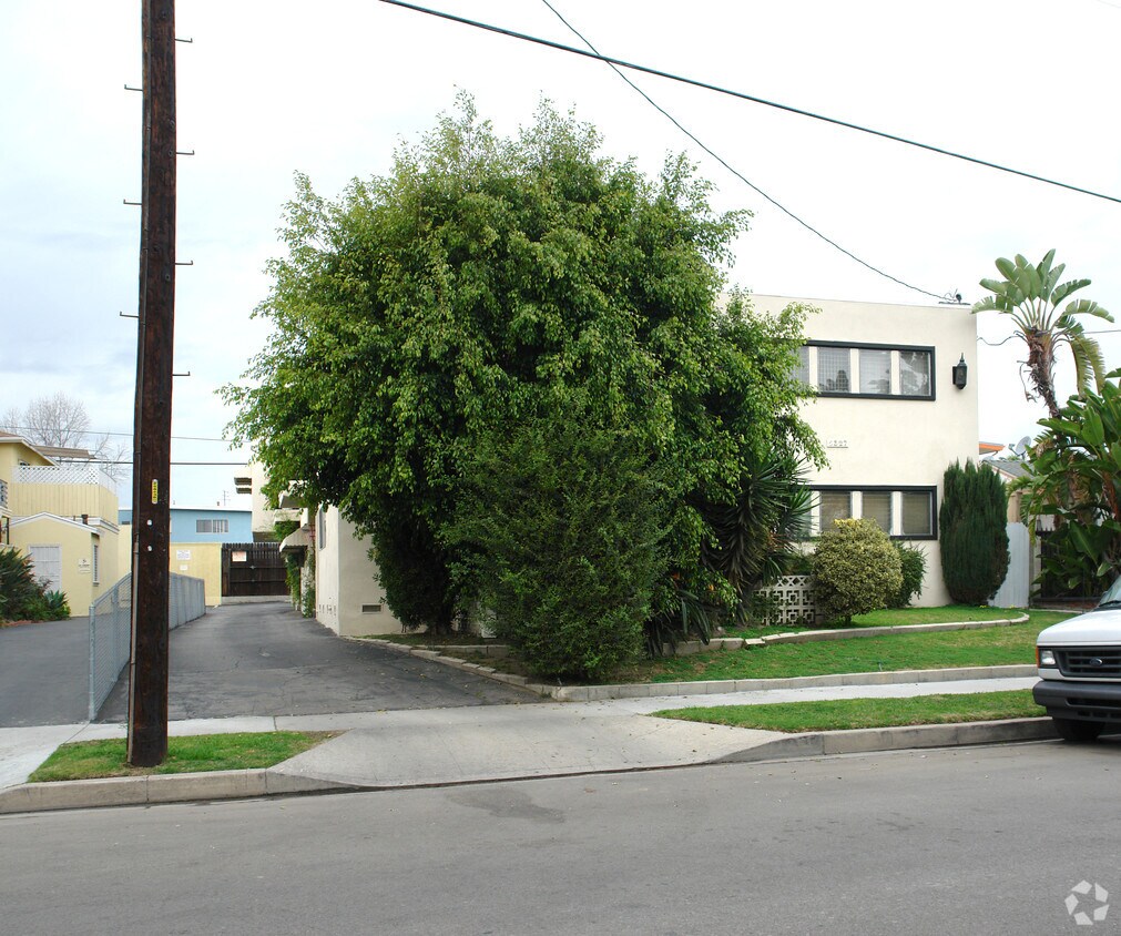 frontal tree obstruction. Rear view too narrow for clear shot. This is the best poss. alt. shot. - 5327 Hermitage Ave