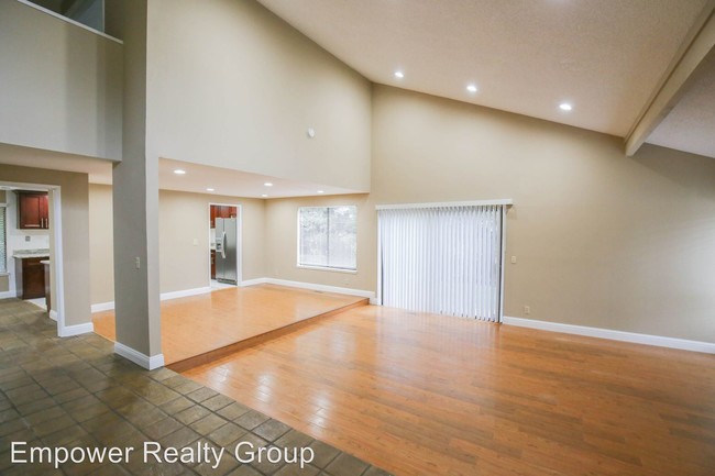 Foto del edificio - 5 br, 3 bath House - 9845 Alcosta Blvd.
