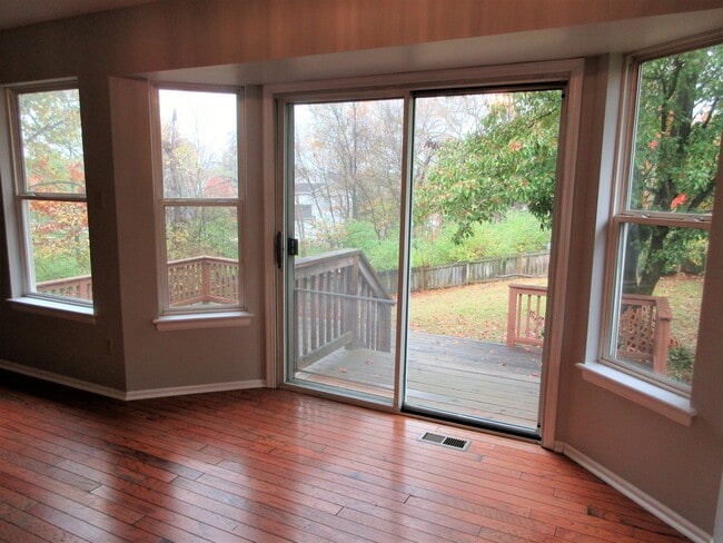Building Photo - 206 Crescent Ave