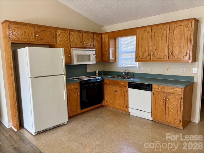 Building Photo - 521 Cedar Spring Dr