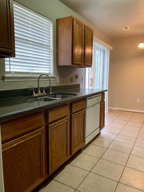 Foto del edificio - 3577 Hemlock Pl