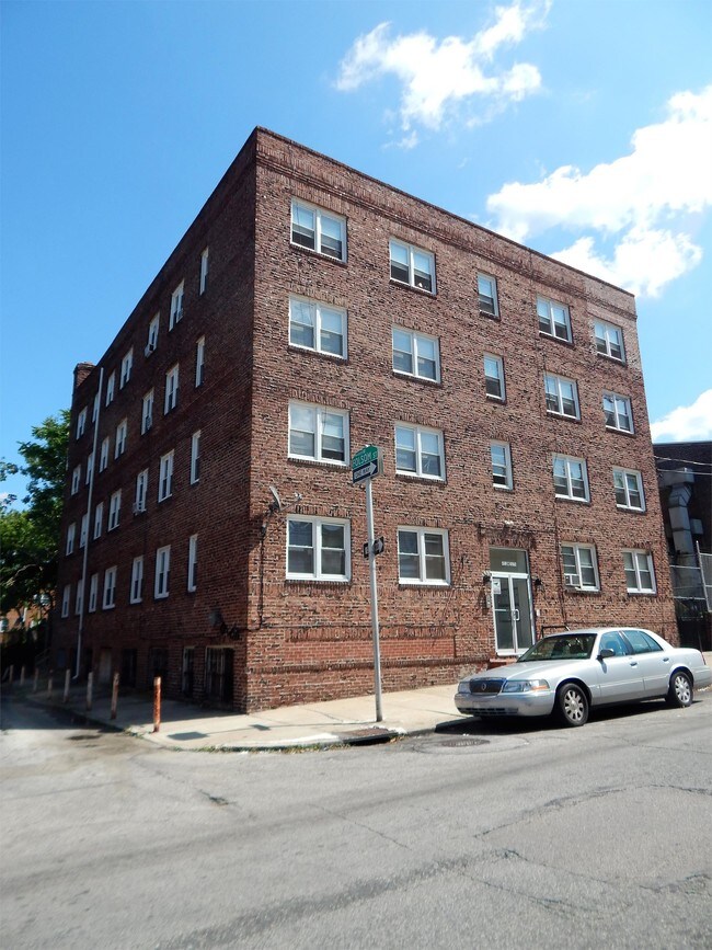 Building Photo - 453 N 50th St