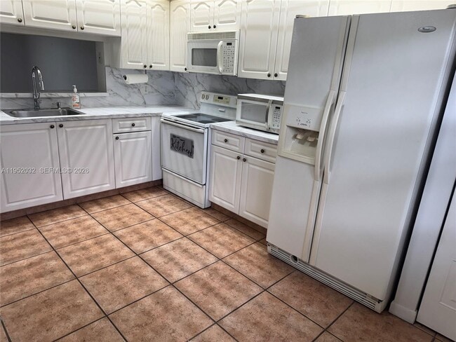 Building Photo - 100 SW 130th Terrace