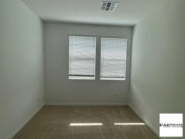 Building Photo - Nice Home