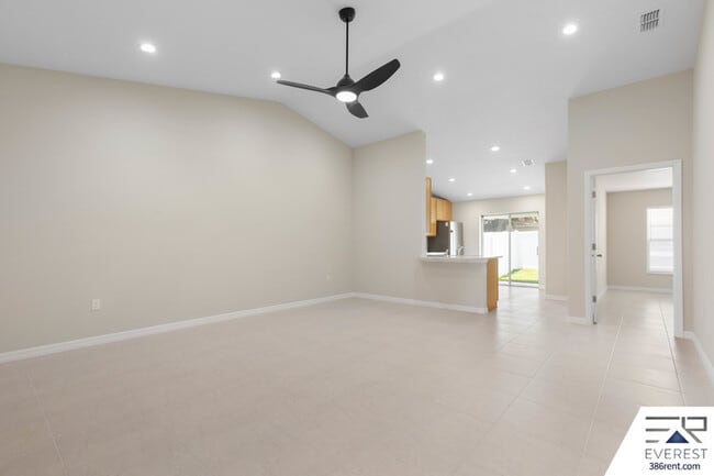 Building Photo - 12 Llovera Pl