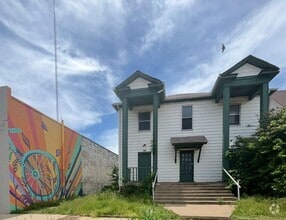 Building Photo - 405 E Broadway Ave