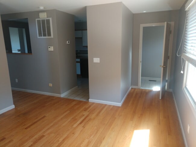 dining room - 8 Peck Ln