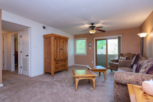 Foto del edificio - Fully Furnished One Bedroom, One Bath Ready Now!!!