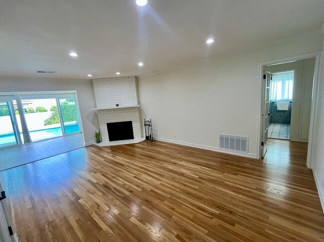 Foto del edificio - 6666 Sedan Ave