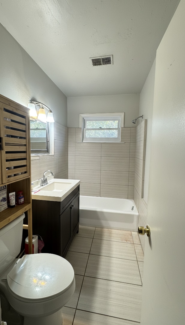 Building Photo - 935 Baxter St