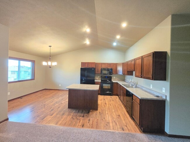Building Photo - East Sioux Falls Twin Home