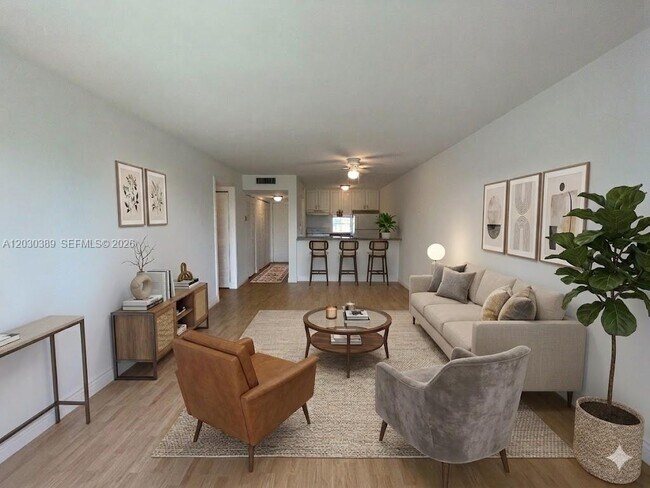 Foto del edificio - 8560 N Sherman Cir