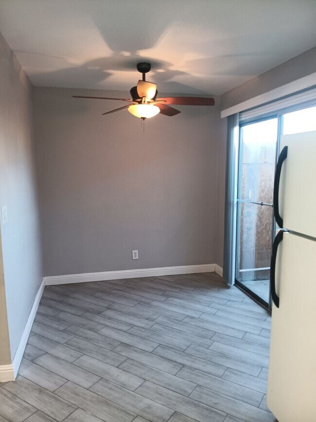 Foto del edificio - ADORABLE 1 BED/1 BATH/ 1 CAR