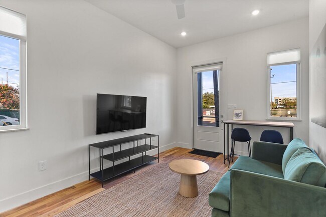Foto del edificio - 501-503 Hendee St.
