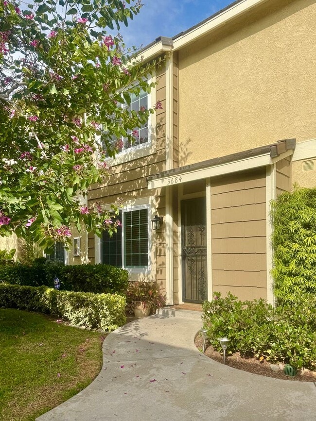 Foto del edificio - FOR LEASE - Available now!