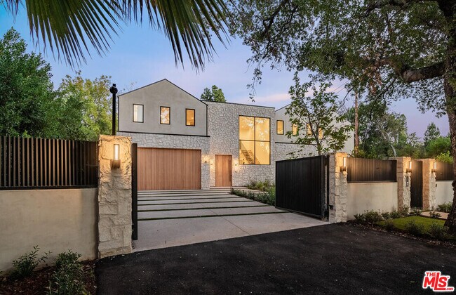 Foto del edificio - 5064 Encino Ave
