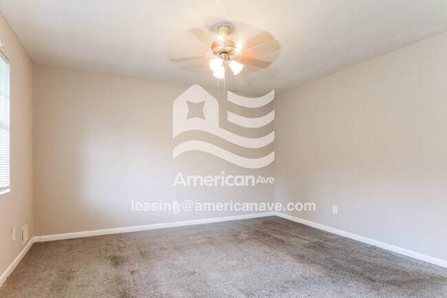 Foto del edificio - 229 W Canterbury Dr