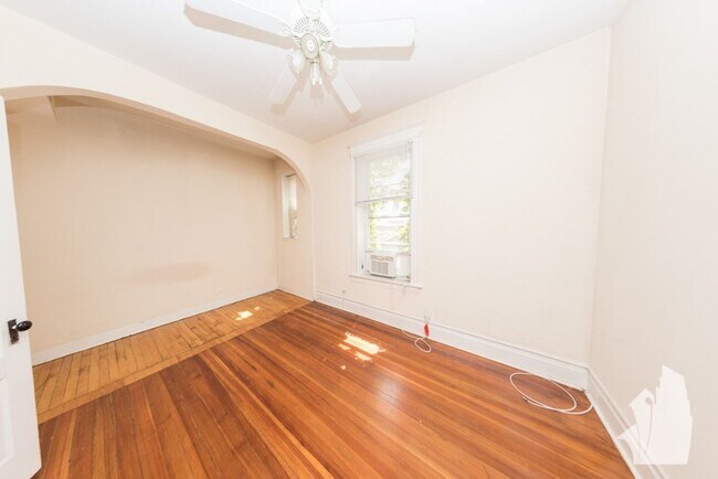 Foto del edificio - 2258 N Southport Ave