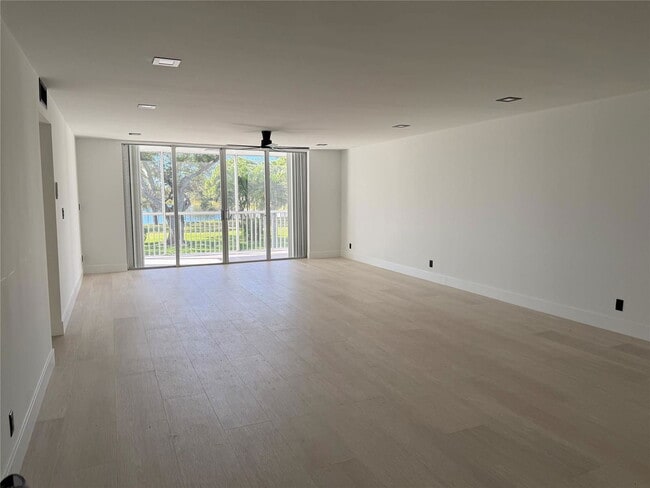 Building Photo - 3010 N Course Dr