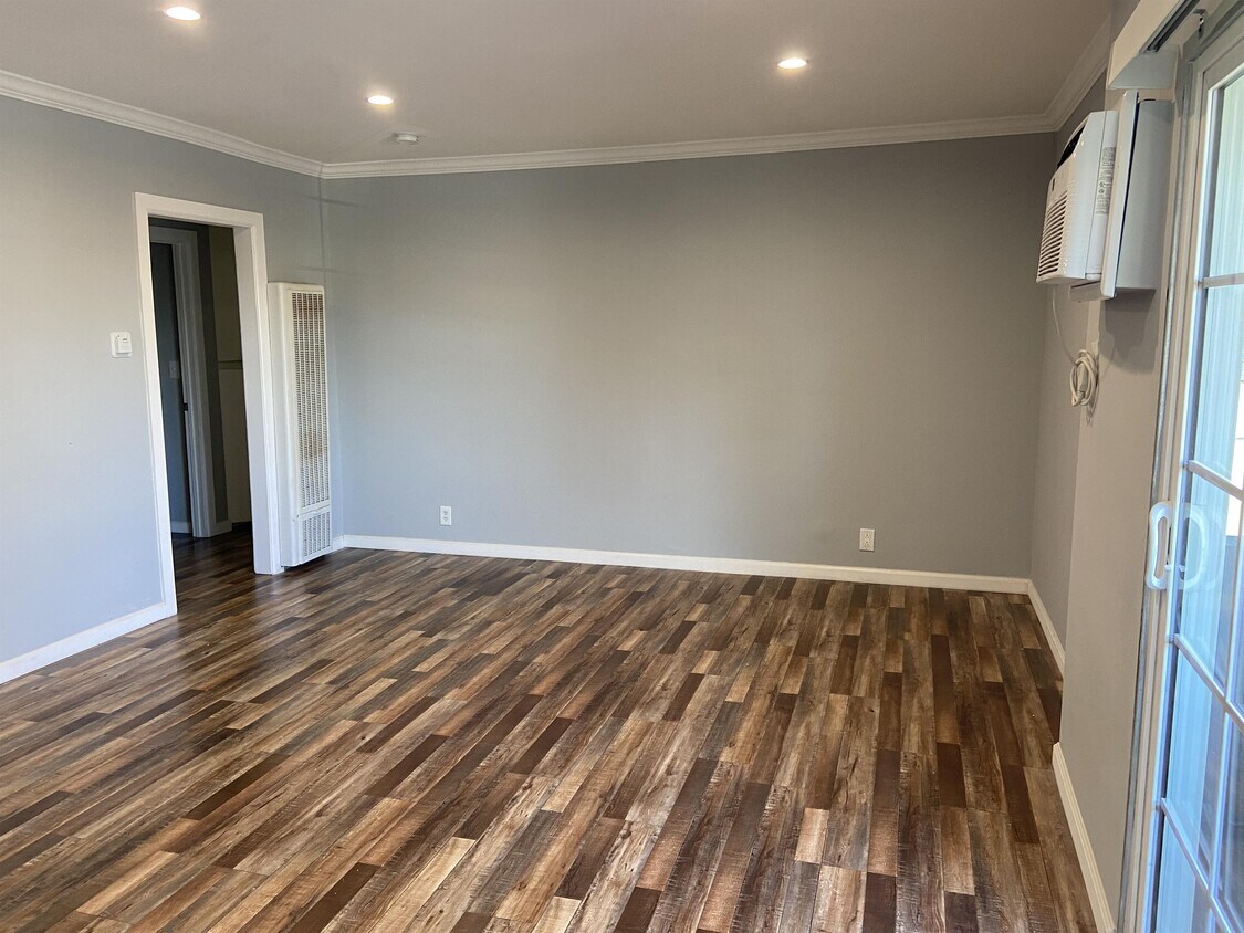 Foto principal - 1547 S St Andrews Pl
