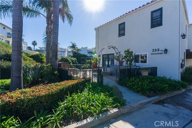 Building Photo - 258 W Escalones