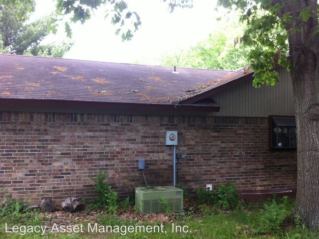 Building Photo - 2413 E Magnolia Dr