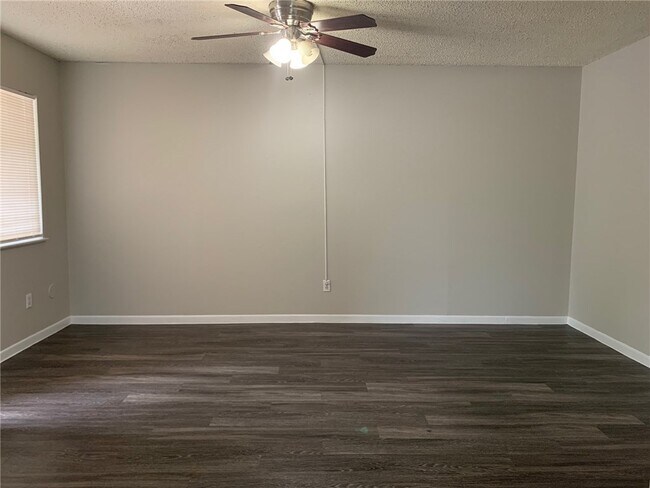 Foto del edificio - 2211 Richcreek Rd