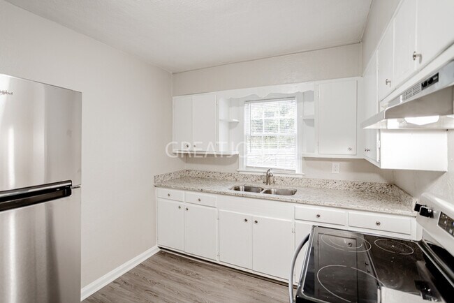 Foto del edificio - REDUCED! - PICK YOUR GIFT OF $200 OFF YOUR...