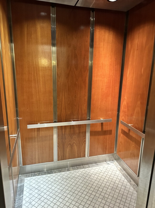 Building Photo - 9 W York St