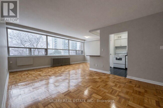 Photo du bâtiment - 42 Thorncliffe Park Dr