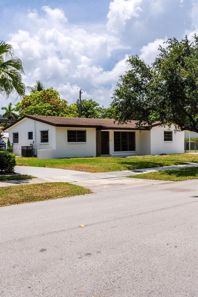 Building Photo - 19390 Whispering Pines Rd