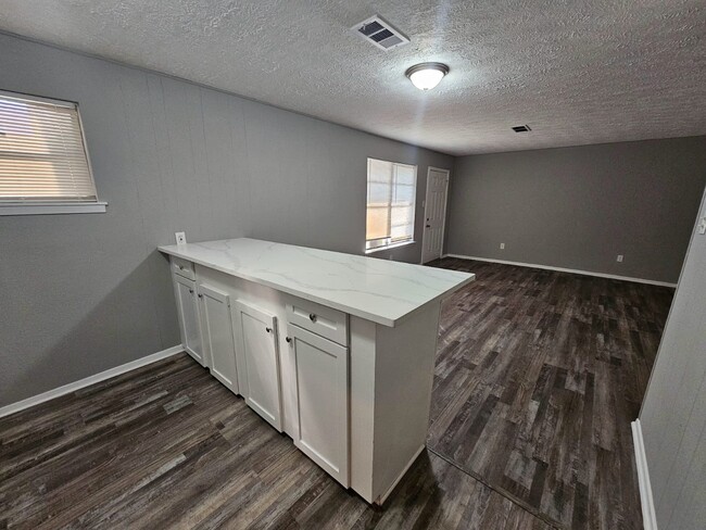 Building Photo - 3635 N MacGregor Way