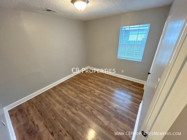 Building Photo - 2389 Scaper St
