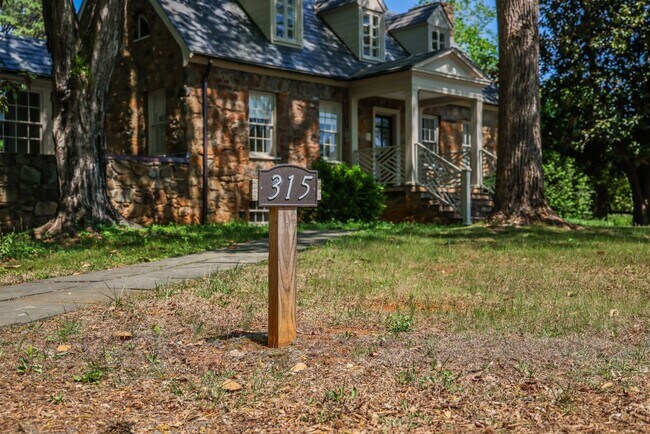 Foto del edificio - Historic Home Available at Foxhaven Farm