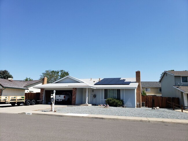 Foto del edificio - Three Bedroom Two Bath near Reed High