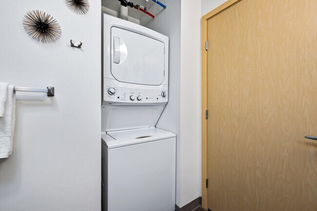 Building Photo - 3008 Beacon Ave S