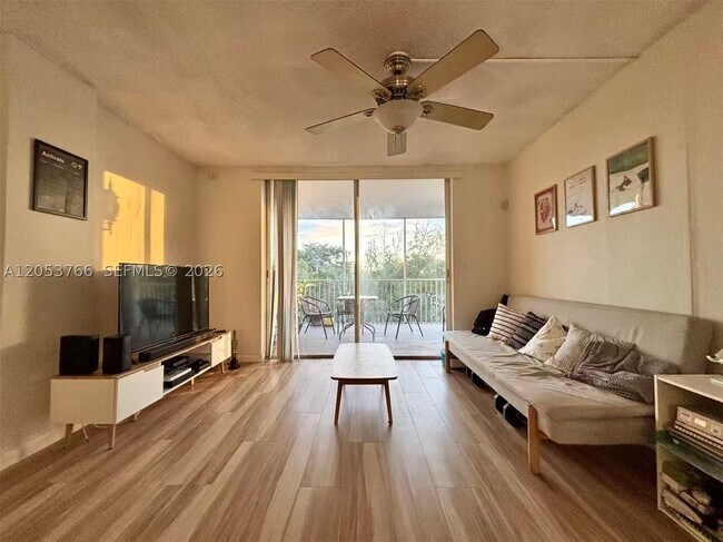Foto del edificio - 3660 NE 166th St