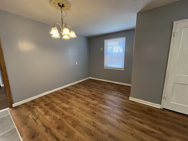 Foto del edificio - 2452 Ridge Rd
