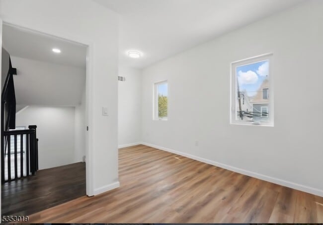 Foto del edificio - 84 Chelsea Ave