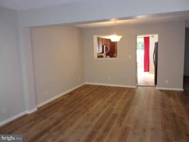 Building Photo - 1615 Valencia Way