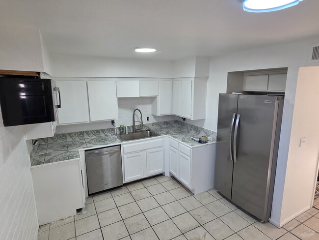 Building Photo - 6748 N 44th Ave