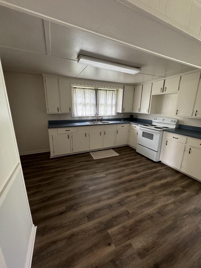 Kitchen - 24234 Chinquapin Rd