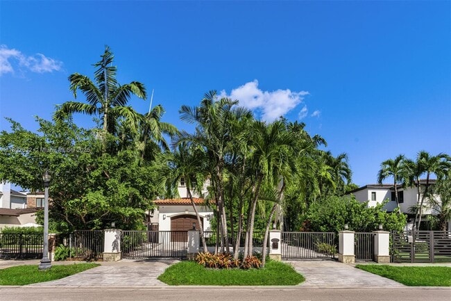 Foto del edificio - 2143 N Bay Rd