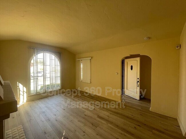 Building Photo - 3630 W 60th St