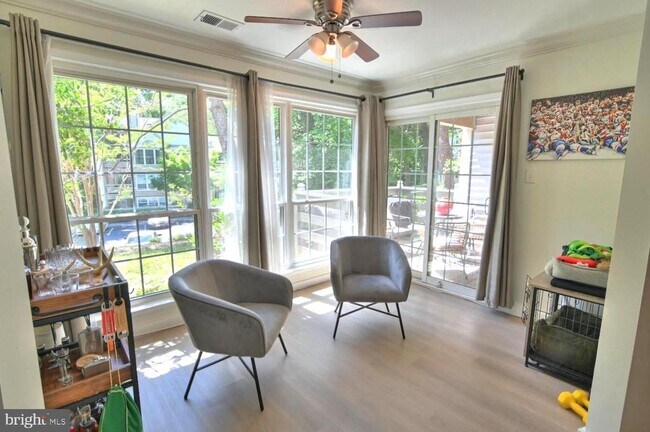 Foto del edificio - 2220 Springwood Dr