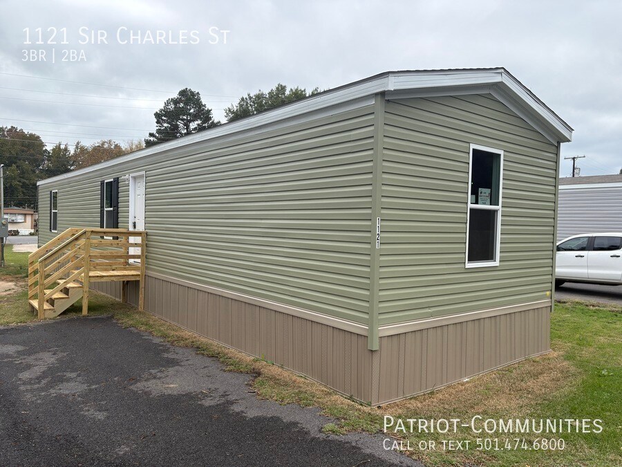 Primary Photo - 1121 Sir Charles St