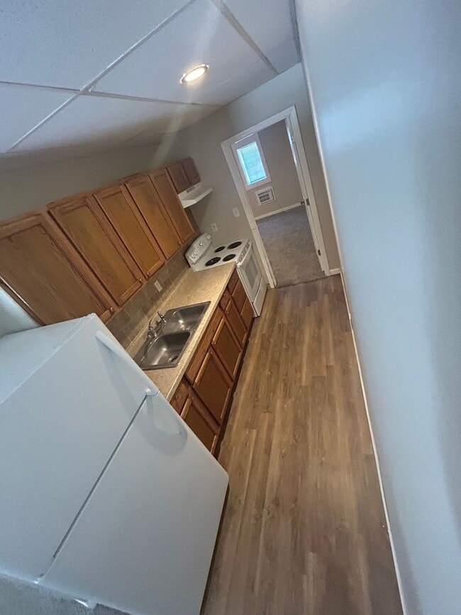 Building Photo - All utilities included $775, 1-bedroom apa...