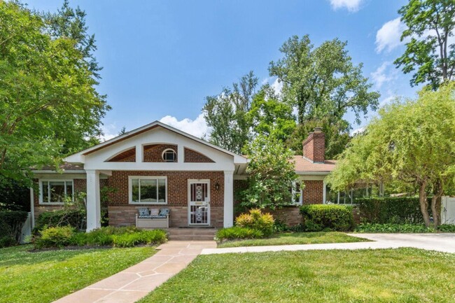 Building Photo - 2917 Terrace Dr