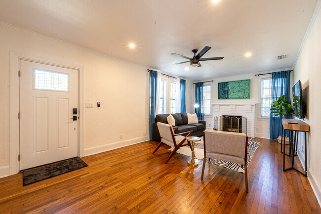 Building Photo - 1621 Belmonte Ave